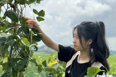 Cô gái Mông 2 lần mất bố thành nữ sinh viên đại học đầu tiên của buôn Plao Siêng